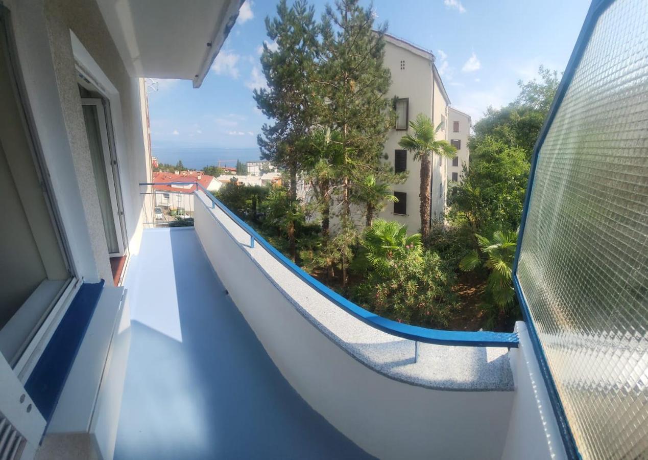 Apartment With Direct Sea View, Free Parking And Close To Beaches And Promenade Ловран Екстер'єр фото