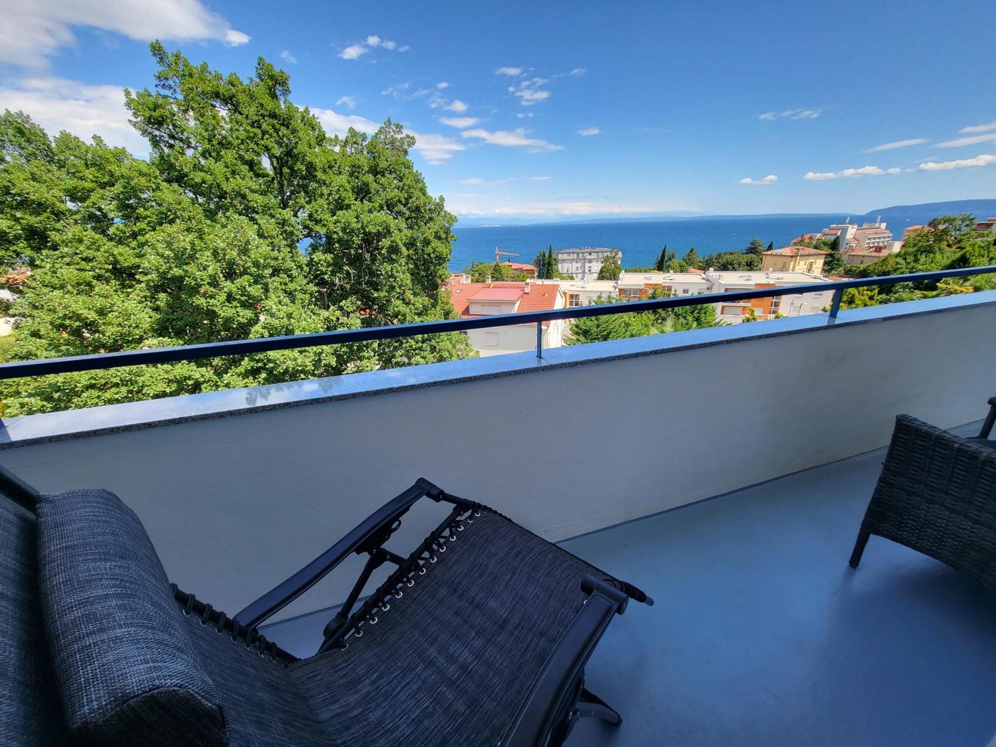 Apartment With Direct Sea View, Free Parking And Close To Beaches And Promenade Ловран Екстер'єр фото